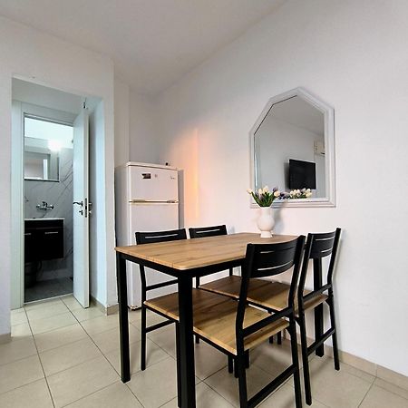 Beautiful Studio Apartment By The Sea 60-10 Haifa Exterior photo