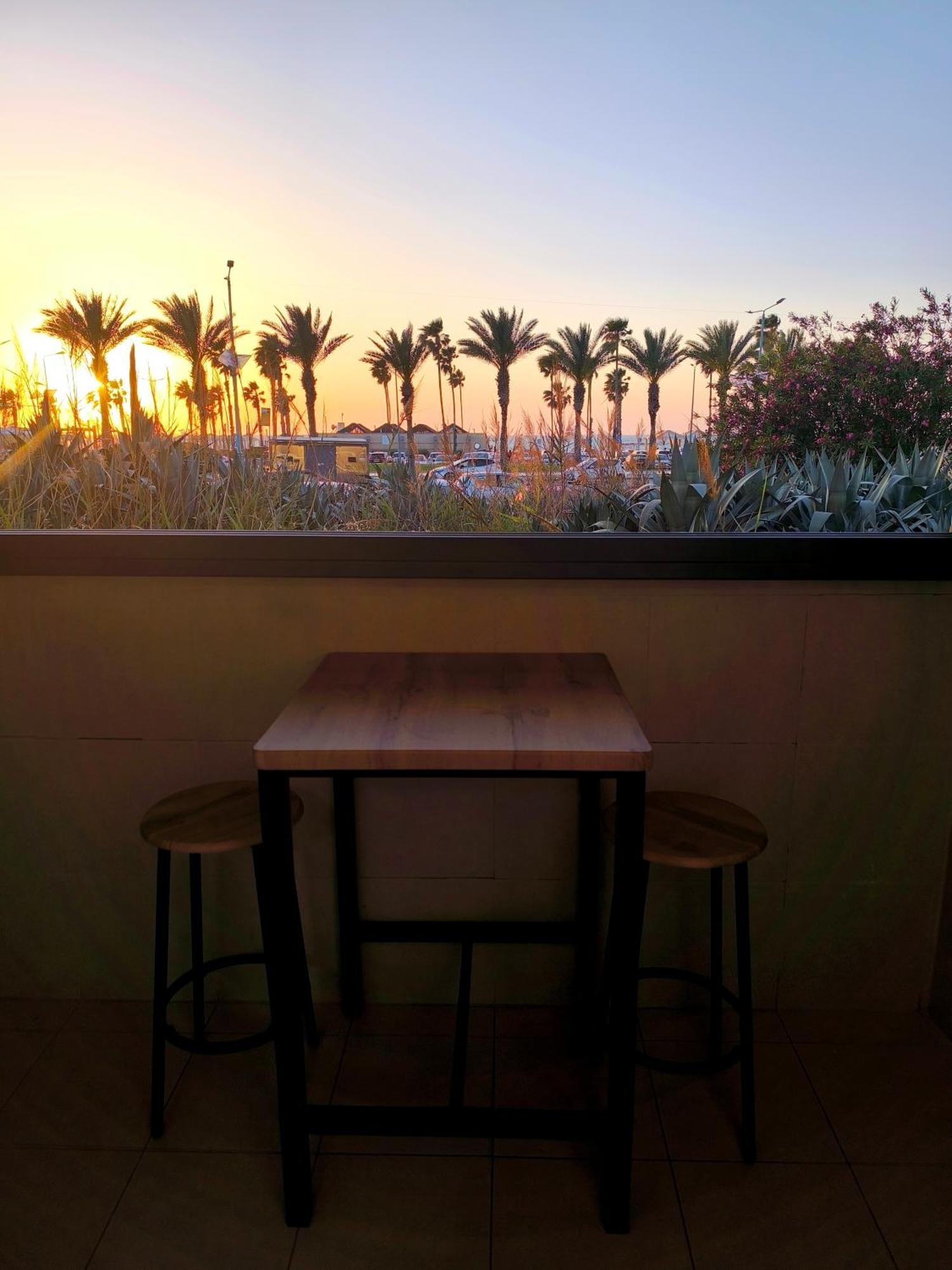 Beautiful Studio Apartment By The Sea 60-10 Haifa Exterior photo